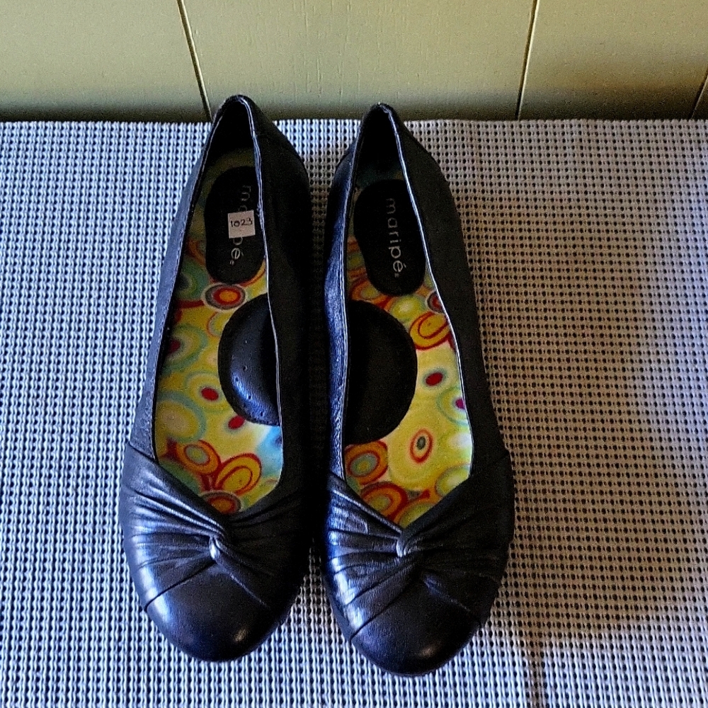 Maripe black slip on shoe  women's 8 M  #1023